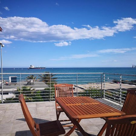 Appartamento Deluxe Con Terrazza Sul Mare Savona Exterior photo