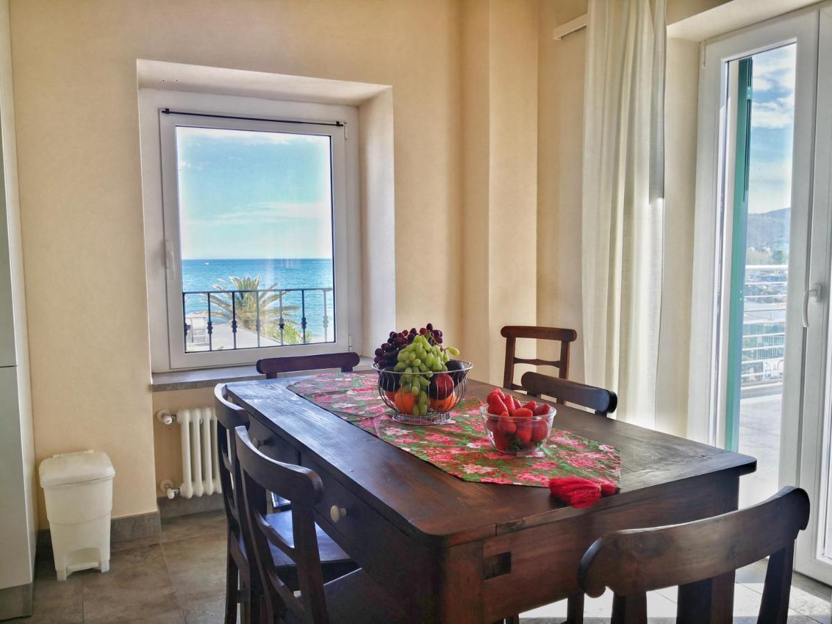 Appartamento Deluxe Con Terrazza Sul Mare Savona Exterior photo