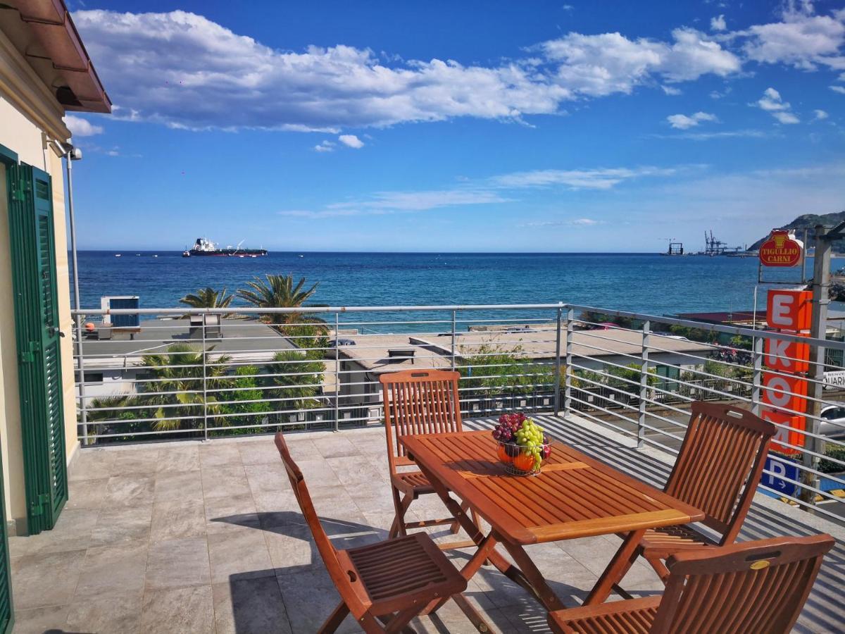 Appartamento Deluxe Con Terrazza Sul Mare Savona Exterior photo
